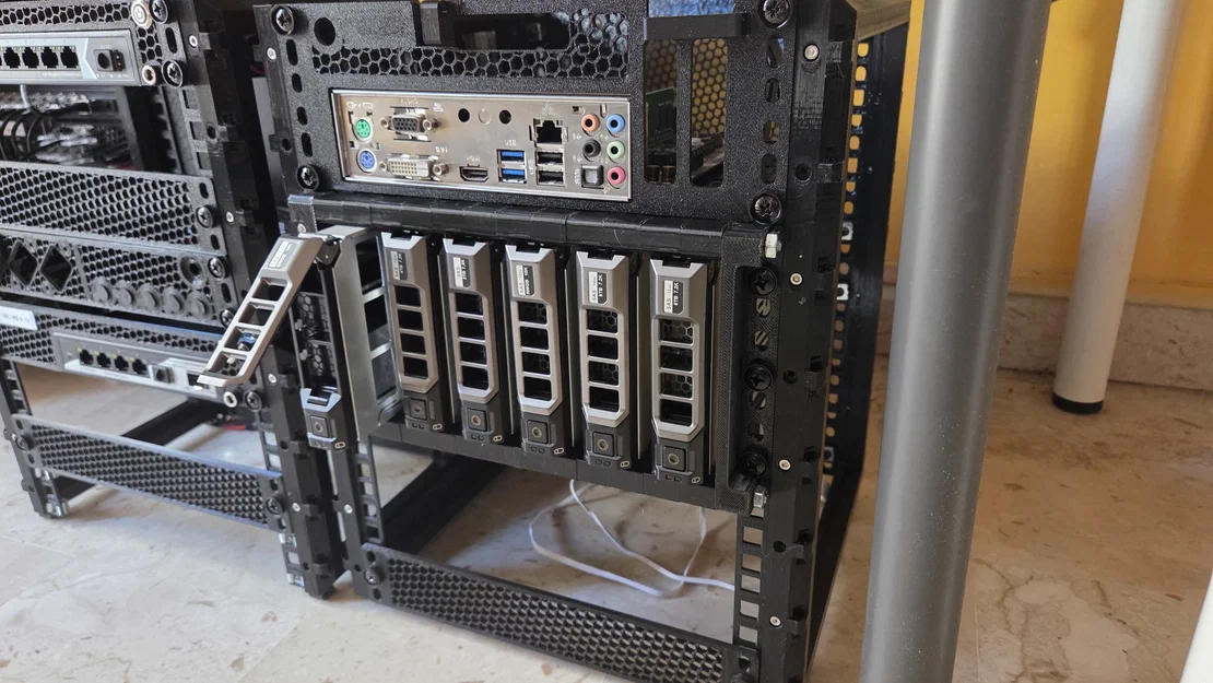 Khung gắn HDD cho tủ rack 10 inch - hỗ trợ hot swap - Image 1