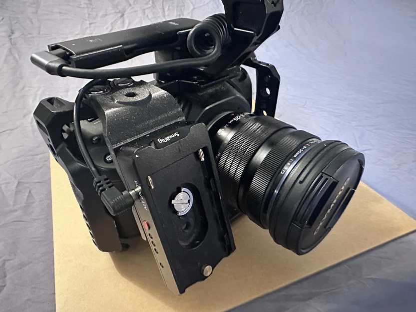 Ngàm Gắn Pin BMPCC SmallRig Cage - Image 1
