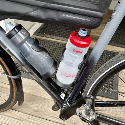 Gọng gắn bình nước xe đạp Side Loader