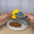 Dụng cụ nặn túi thức ăn cho thú cưng - Thumbnail 2