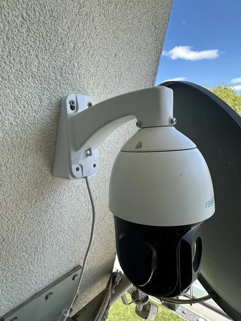 Miếng chêm gắn camera Reolink RLC-823A trên tường nghiêng - Image 6