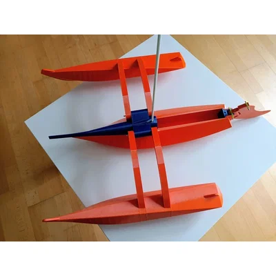 TinkerTri - Mô hình thuyền ba thân thử nghiệm
