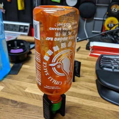 Giá đỡ chai tương ớt Sriracha
