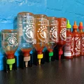 Giá đỡ chai tương ớt Sriracha - Thumbnail 3