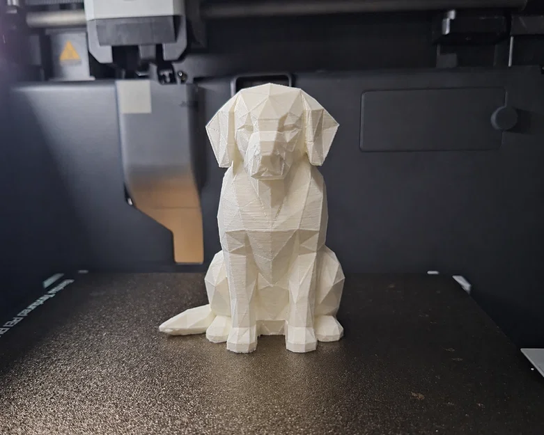 Mô hình chú chó Golden Retriever Low Poly trang trí in 3D ấn tượng - Image 1