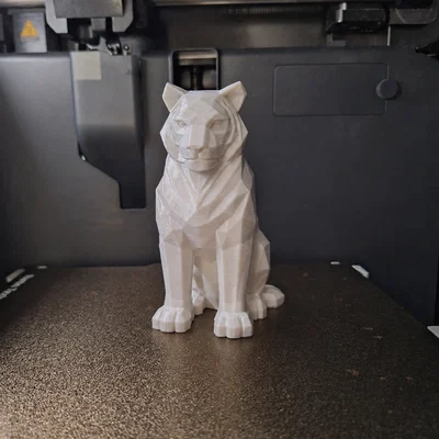 Mô hình chú hổ Low Poly in 3D trang trí độc đáo