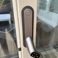 Tấm che trang trí tay nắm cửa Yale Doorman in 3D thẩm mỹ - Thumbnail 1