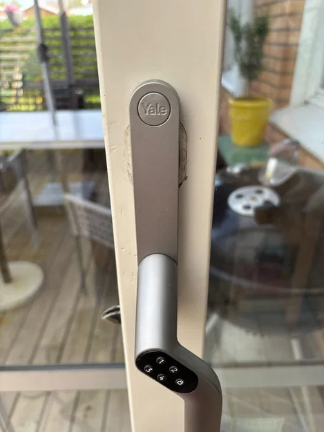 Tấm che trang trí tay nắm cửa Yale Doorman in 3D thẩm mỹ - Image 2