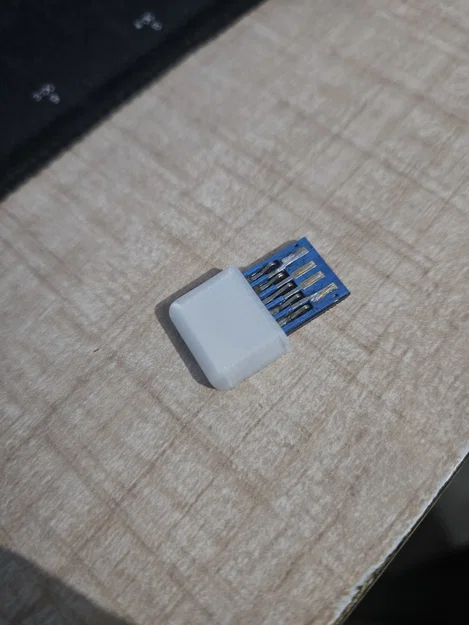 Vỏ bảo vệ USB (Pendrive case) nhỏ gọn - Image 2