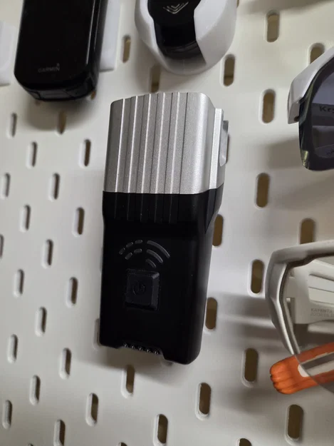 Ngàm treo đèn Zefal Supervision F1500 cho bảng lỗ IKEA SKÅDIS - Image 1