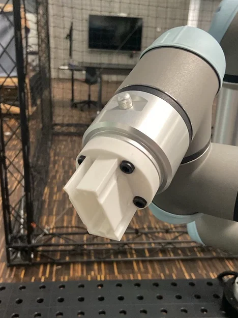 Adapter gắn kẹp FESTO DHPS-16-A-NO cho cánh tay robot UR5e - Image 1