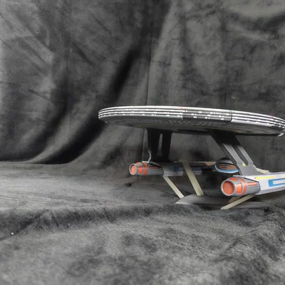 Mô hình U.S.S. Cerritos từ Star Trek Lower Decks (Dài 60cm)