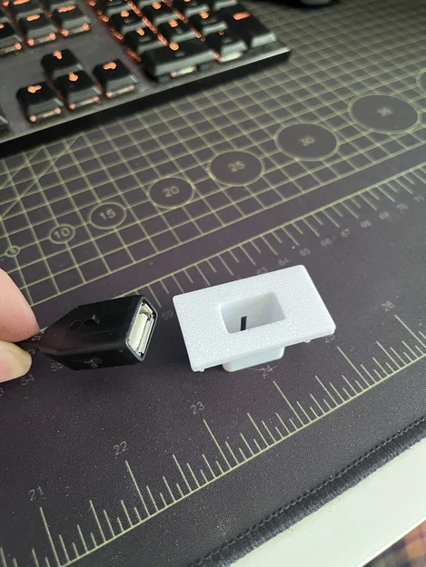 Nắp đậy khe công tắc tích hợp cổng USB cho Toyota Tacoma - Image 1