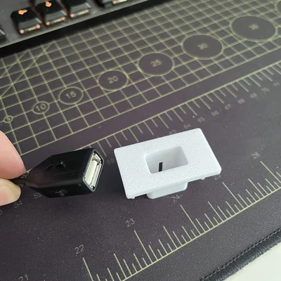 Nắp đậy khe công tắc tích hợp cổng USB cho Toyota Tacoma