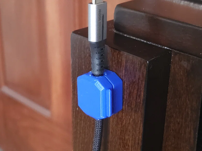 Magnetic Cable Holder (Giá đỡ cáp nam châm có bản lề) - Image 5