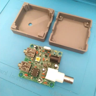 Hộp bảo vệ cho máy thu phát Pixie QRP