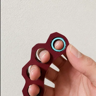 The Gyro-Grip - Con quay fidget cầm tay độc đáo