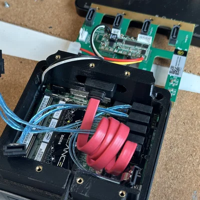 NUS: Next Unit of Storage - NAS siêu gọn dựa trên Intel NUC