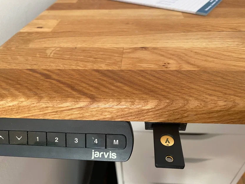 Giá treo Yubikey 5C NFC dưới bàn làm việc tiện lợi - Image 1