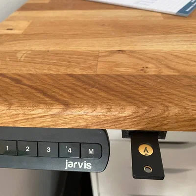 Giá treo Yubikey 5C NFC dưới bàn làm việc tiện lợi