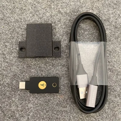 Giá treo Yubikey 5C NFC dưới bàn làm việc tiện lợi