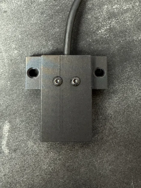Ngàm gắn Yubikey dưới bàn - Image 2