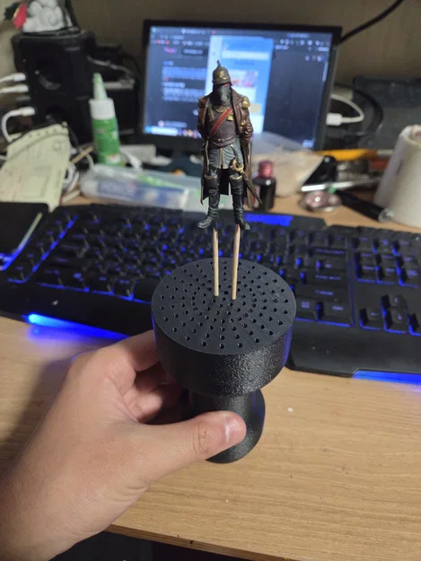 Tay cầm cắm tăm hỗ trợ vẽ mô hình miniature - Image 1