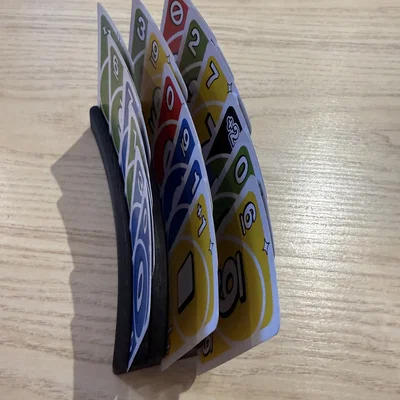 Giá đỡ bài – Dụng cụ hỗ trợ cầm bài chơi game