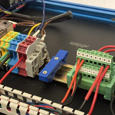 Ngàm gắn module DIN Rail với Heatset Insert M3 tiện lợi