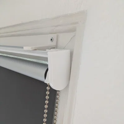Kẹp cố định rèm cửa JYSK TOMMA giúp chống hở sáng hiệu quả