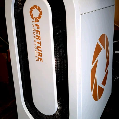 Mod vỏ máy tính mATX chủ đề Aperture Science từ Portal