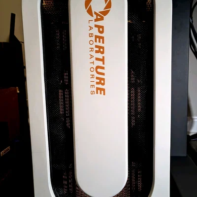 Mod vỏ máy tính mATX chủ đề Aperture Science từ Portal