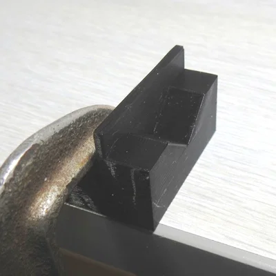 Giá đỡ chặn đầu cho máy cắt thanh và ống Dremel
