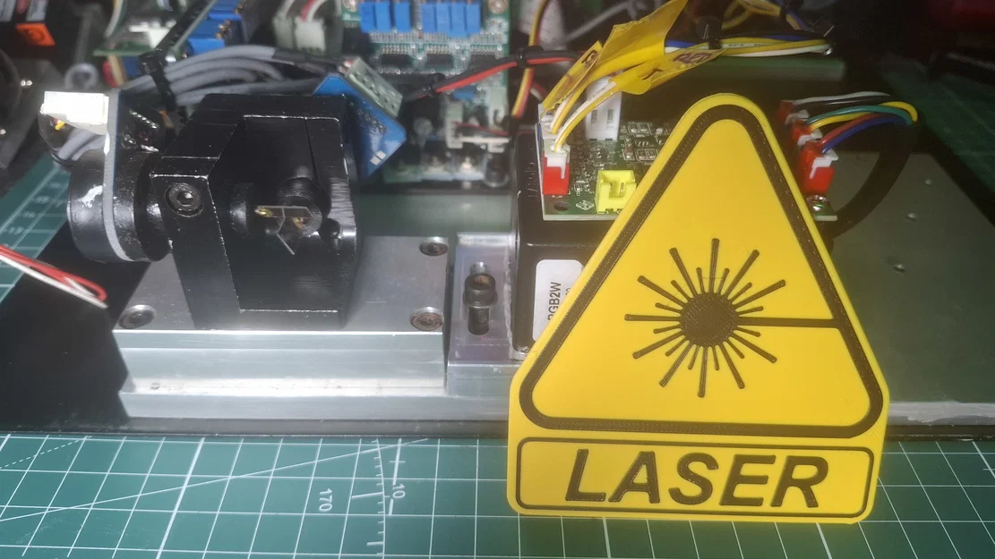 Biển báo cảnh báo Laser (Laser Warning Sign) in 3D chuyên dụng - Image 1