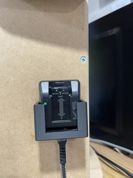 Giá treo tường cho bộ sạc KS Rage Circuit tiện lợi - Image 1