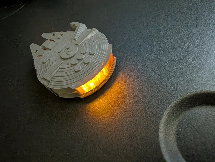Vỏ bọc thẻ từ (Fob Cover) Millennium Falcon - Image 1