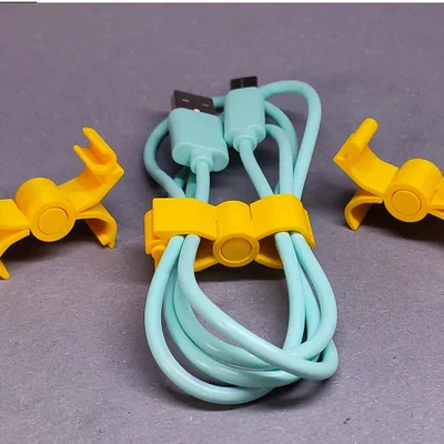 Kẹp giữ dây cáp (Cable Clamp) gọn gàng cho bàn làm việc