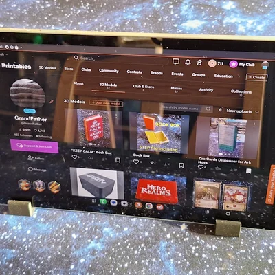 Giá đỡ máy tính bảng (Tablet Stand)