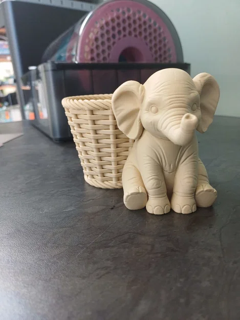 Chậu trồng cây hình voi – Giá đỡ cây dễ thương (Elephant Planter Pot) - Image 1