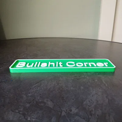Bảng “Bullshit Corner” – Decor hài hước cho văn phòng
