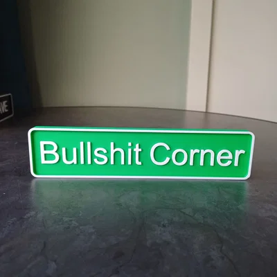 Bảng “Bullshit Corner” – Decor hài hước cho văn phòng