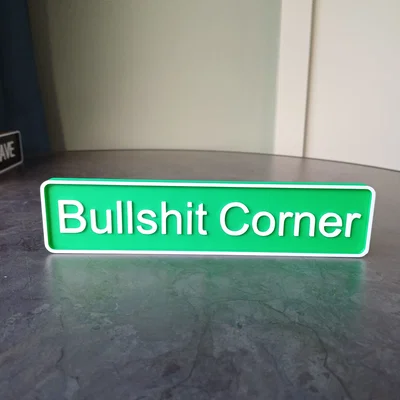 Bảng “Bullshit Corner” – Decor hài hước cho văn phòng