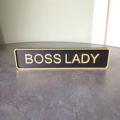Bảng để bàn Boss Lady – Decor văn phòng cá tính cho phái nữ