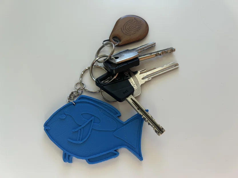 Móc Khóa Cá Blue Tang Tối Giản (Cảm Hứng Dory) – Phong Cách Vẽ Tay - Image 1