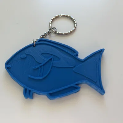 Móc Khóa Cá Blue Tang Tối Giản (Cảm Hứng Dory) – Phong Cách Vẽ Tay