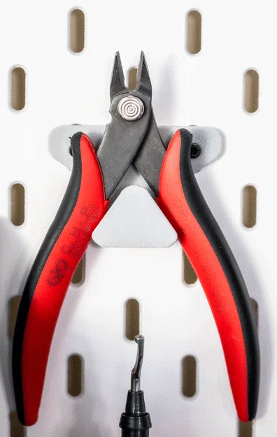 Giá treo kìm tiện ích cho bảng lỗ Skadis (Skadis T-Nut Pliers Holder) - Image 1