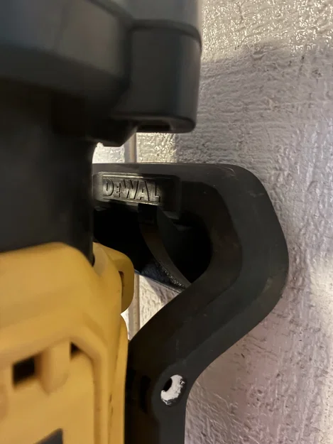 Giá treo tường cho máy thổi lá Dewalt 20V (In 3D không cần support) - Image 1