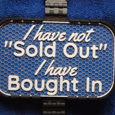 Bảng chữ “Haven't Sold Out”