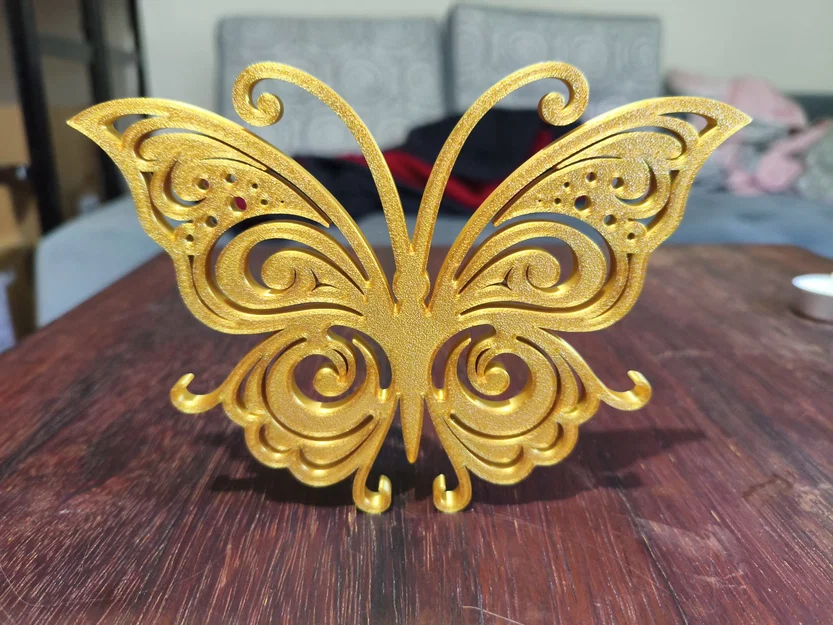 Ornament Bươm Bướm Vàng Thanh Lịch - Image 3