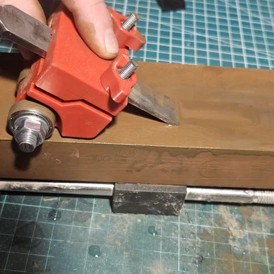Jig giữ góc mài đục (Chisel Sharpening Jig/Stechbeitelschleifhilfe)